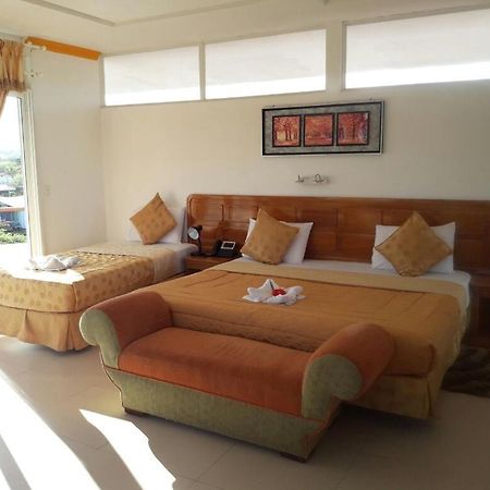 Hotel Dejavu Puerto Ayora  Exteriör bild