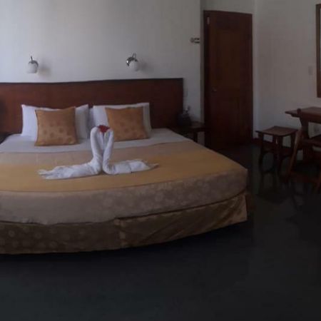 Hotel Dejavu Puerto Ayora  Exteriör bild