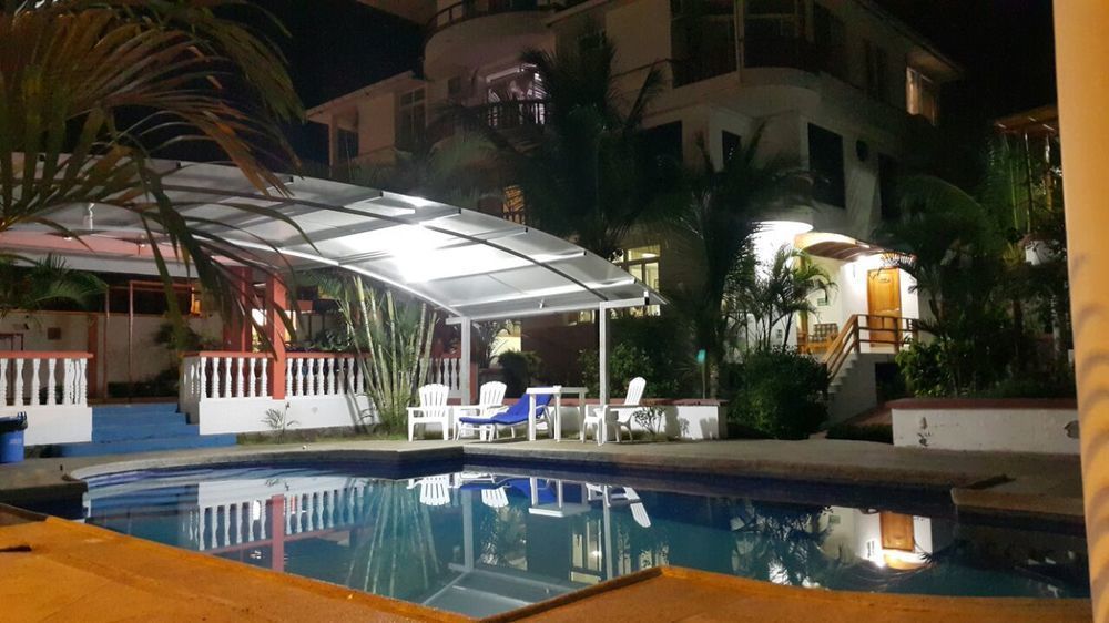 Hotel Dejavu Puerto Ayora  Exteriör bild