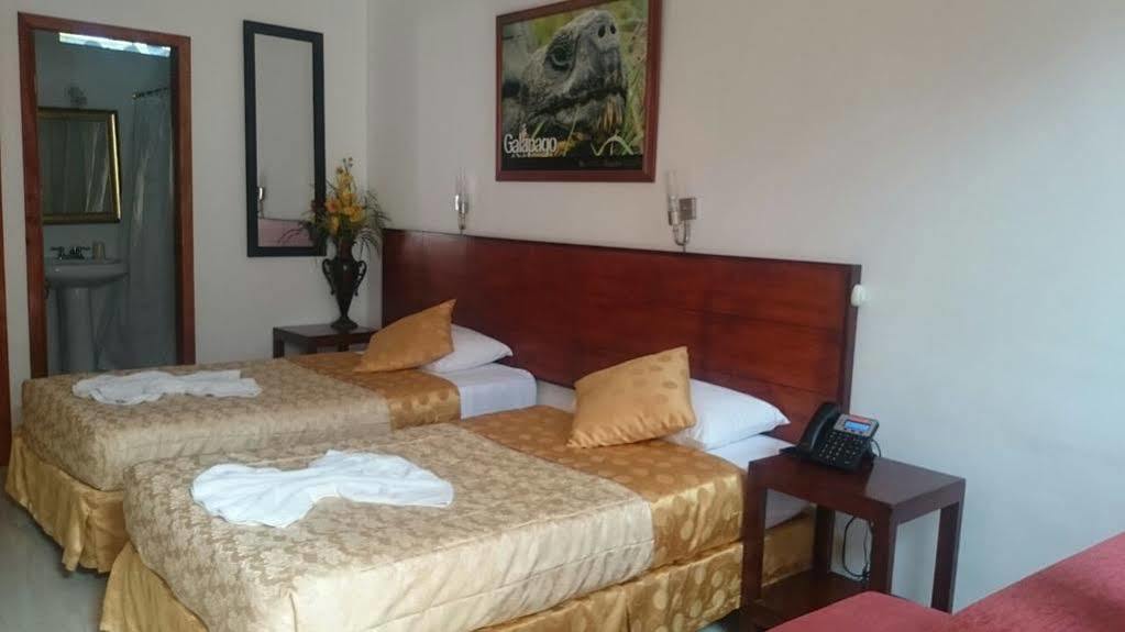 Hotel Dejavu Puerto Ayora  Exteriör bild