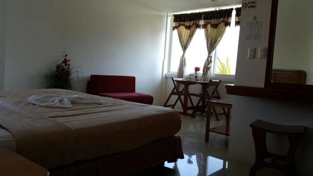Hotel Dejavu Puerto Ayora  Exteriör bild