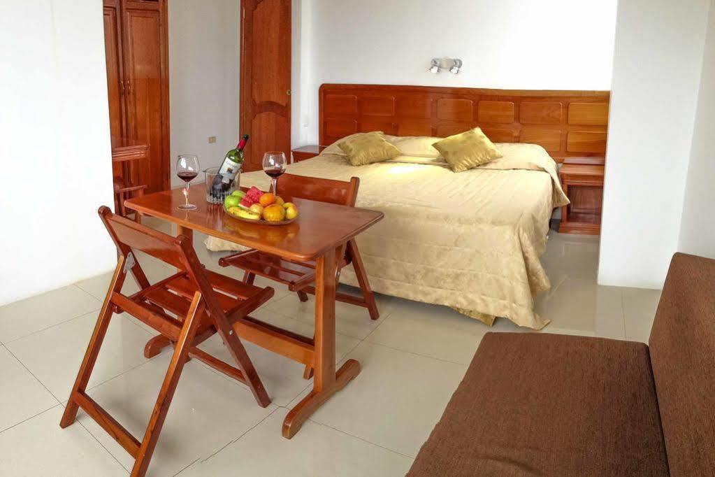 Hotel Dejavu Puerto Ayora  Exteriör bild