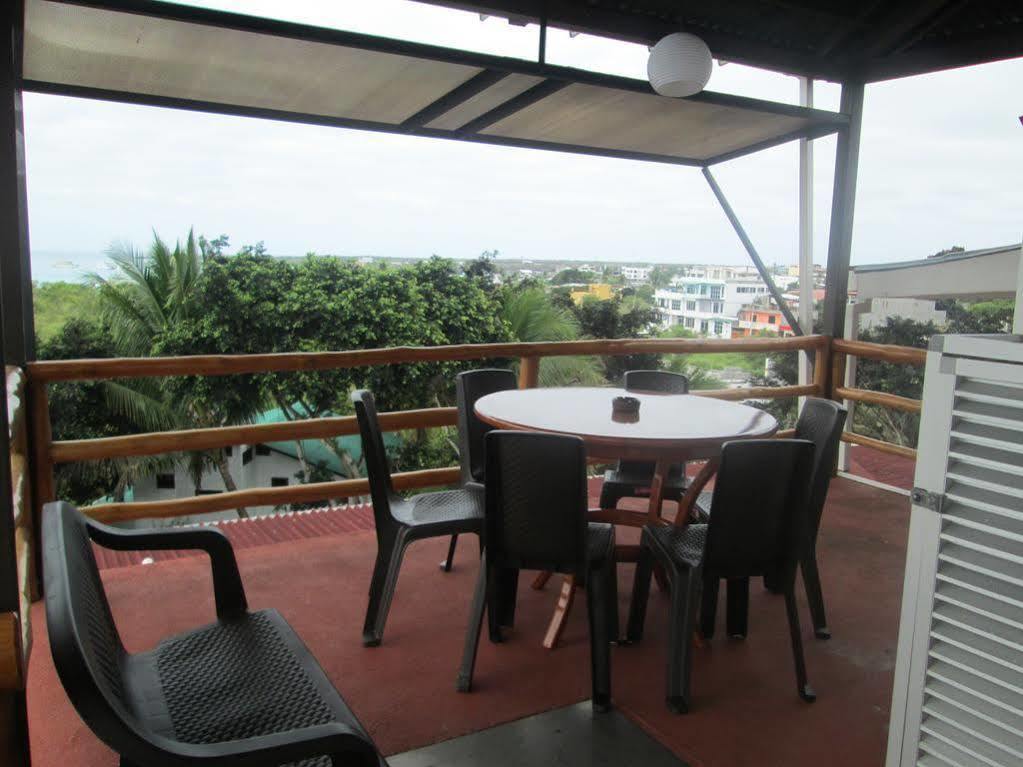 Hotel Dejavu Puerto Ayora  Exteriör bild