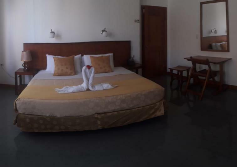 Hotel Dejavu Puerto Ayora  Exteriör bild
