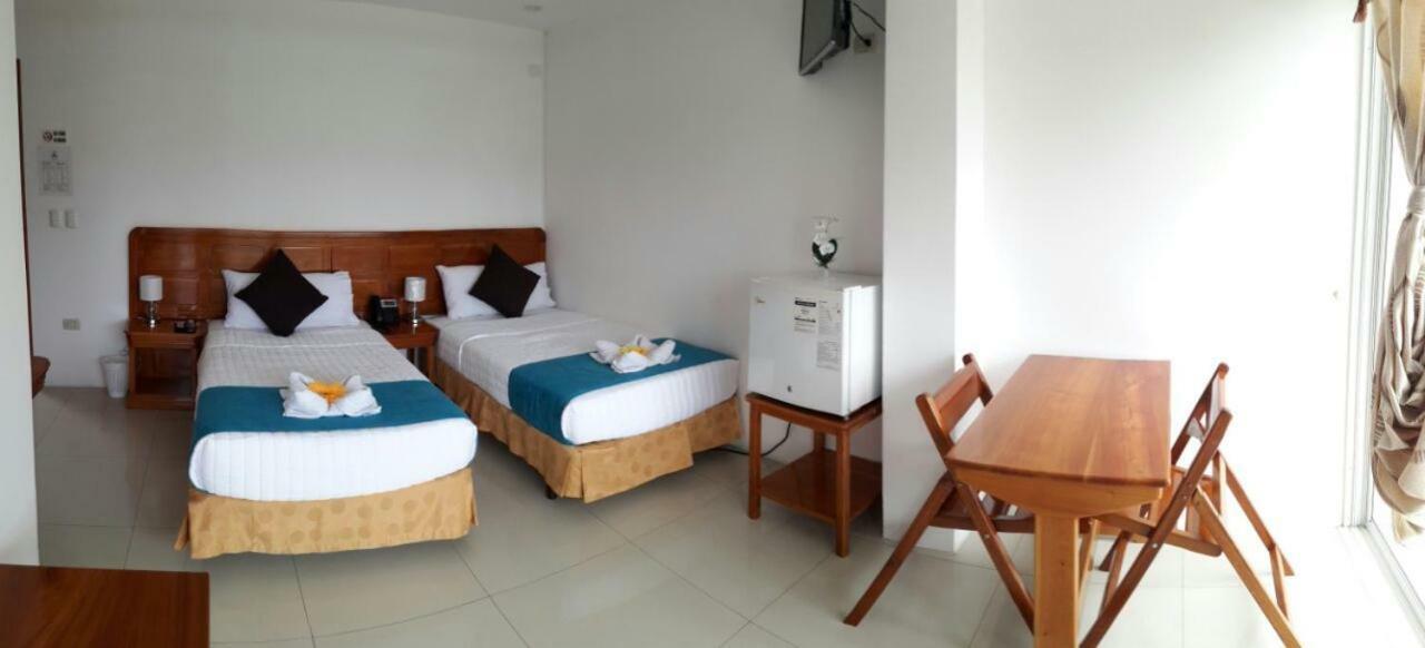 Hotel Dejavu Puerto Ayora  Exteriör bild